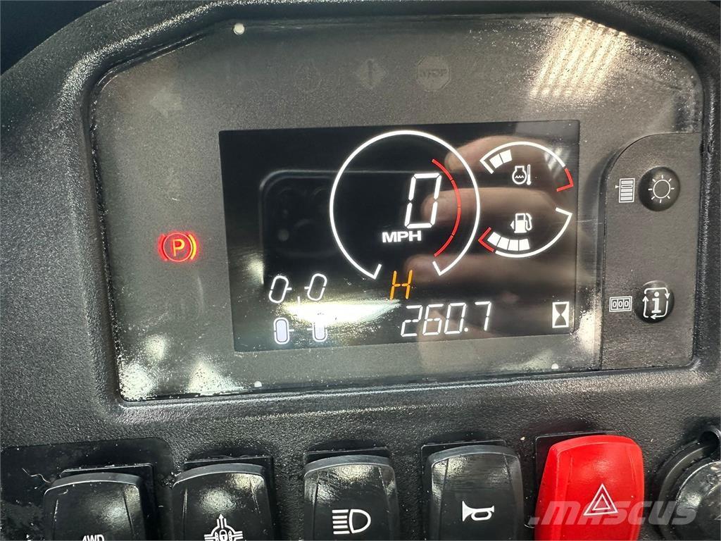 John Deere HPX815E Užitkové stroje