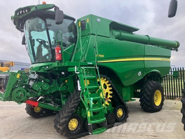 John Deere S790 Sklízecí mlátičky