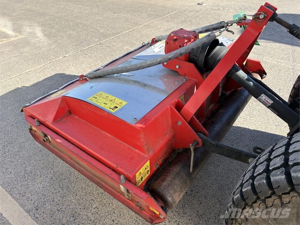 Trimax Striker 150 Sekačky namontované a tažené