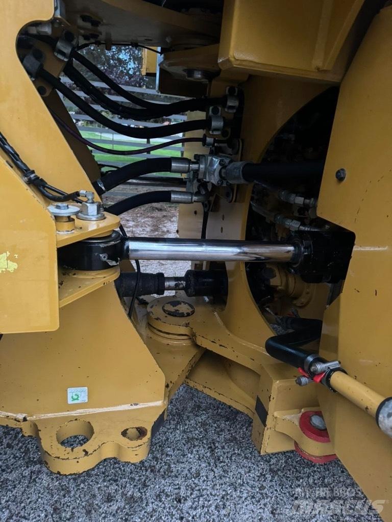 CAT 972 M Kolové nakladače