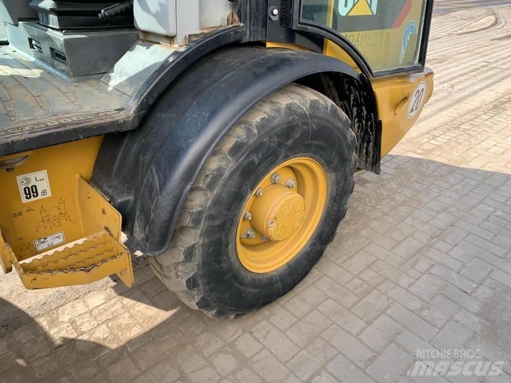 CAT 906 M Kolové nakladače