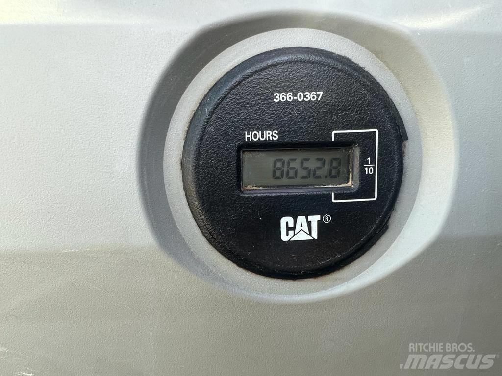 CAT 323 EL Pásová rýpadla