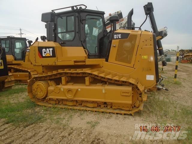 CAT D7E Pásové dozery