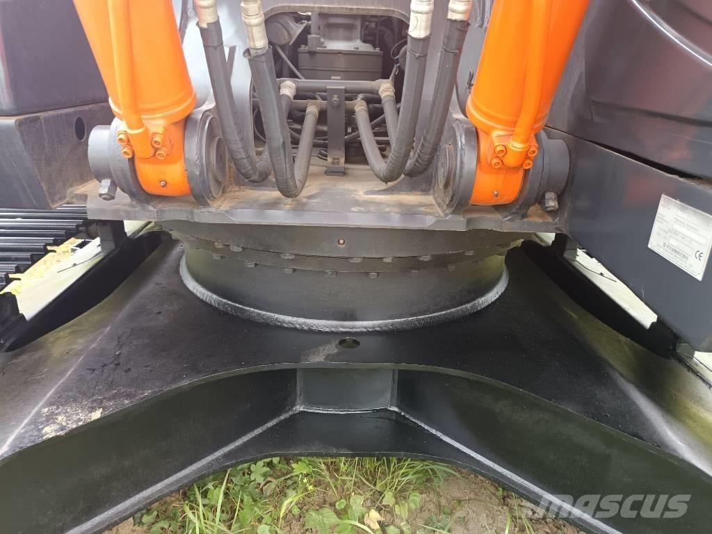 Hitachi ZX 210 Pásová rýpadla