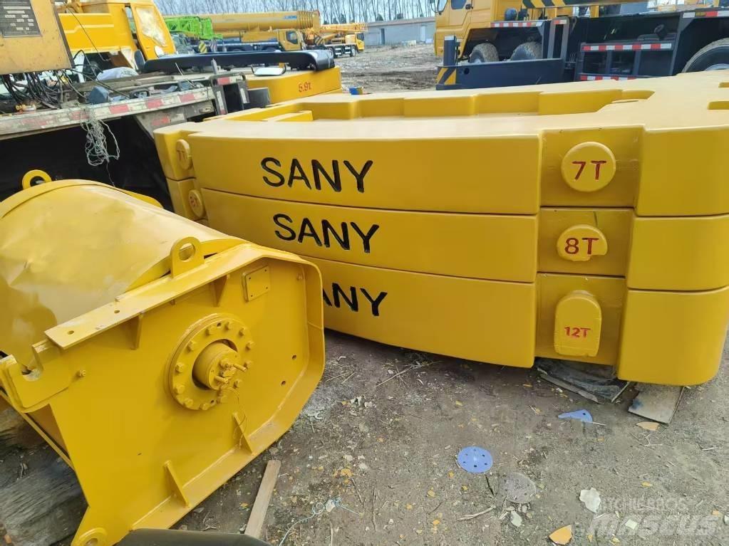Sany STC 1300 Univerzální terénní jeřáby