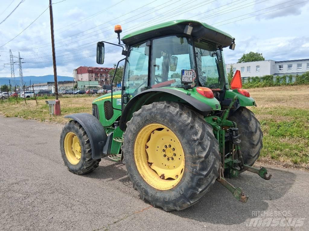 John Deere 5720 Traktory
