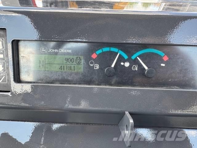 DEERE 210 ELP Smykem řízené nakladače