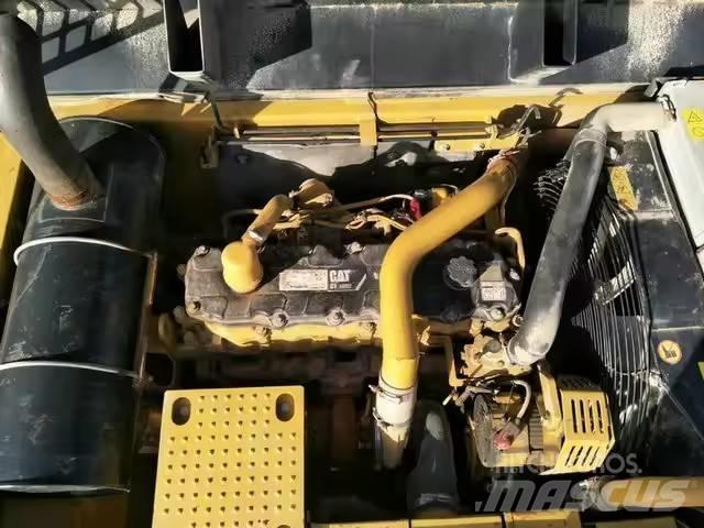 CAT 324 Pásová rýpadla
