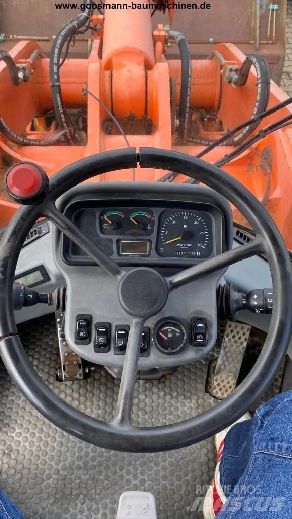 Hitachi LX 210 E Kolové nakladače