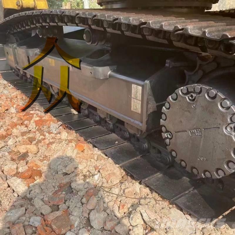 Komatsu PC 200 Pásová rýpadla