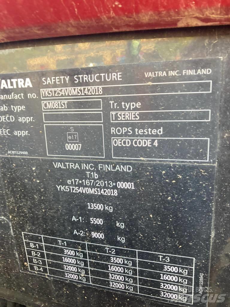 Valtra T 254 V Traktory
