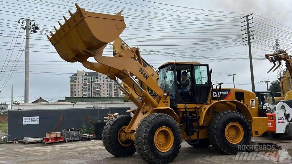 CAT 966 Kolové nakladače