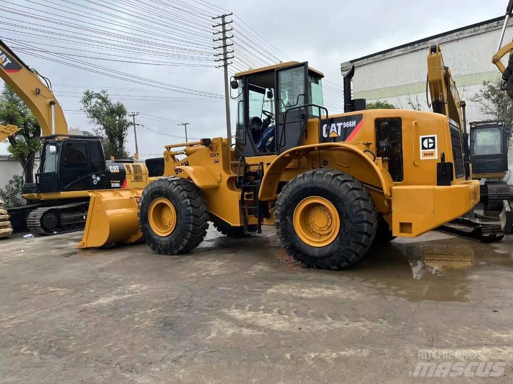 CAT 966 Kolové nakladače