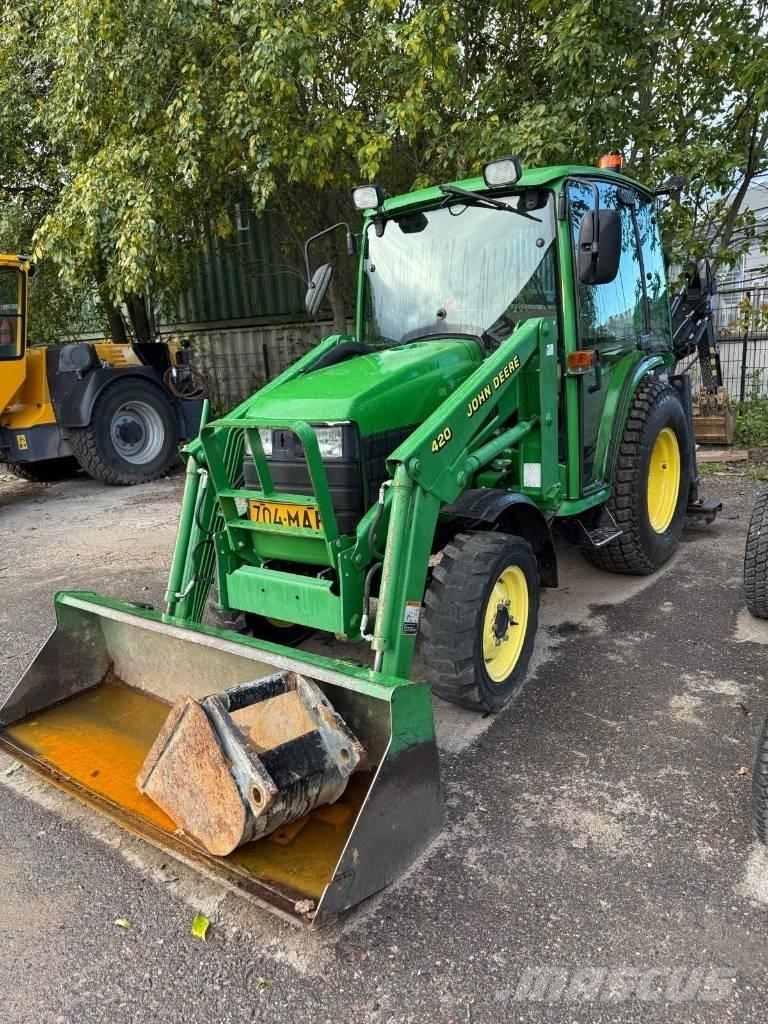 John Deere 4400 Kompaktní traktory