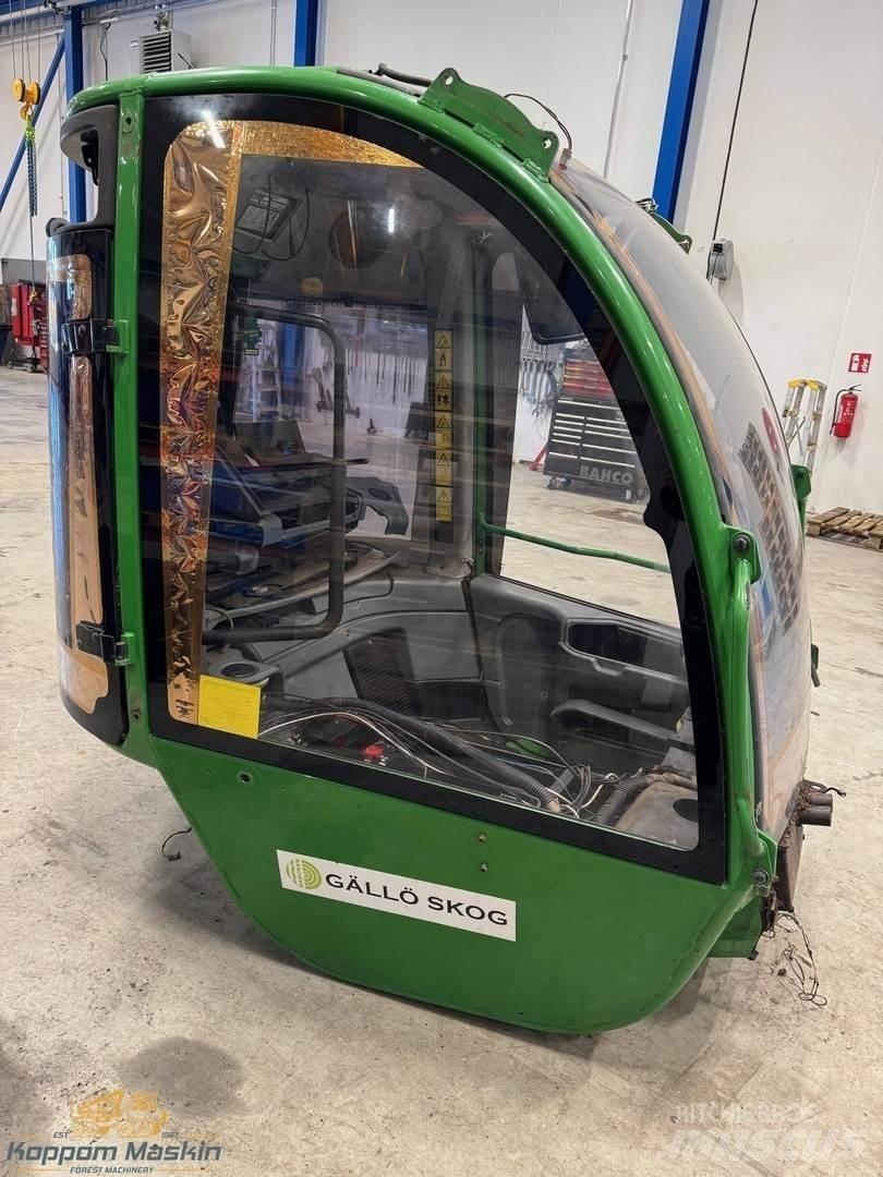 John Deere 1270E Kabiny a interiér