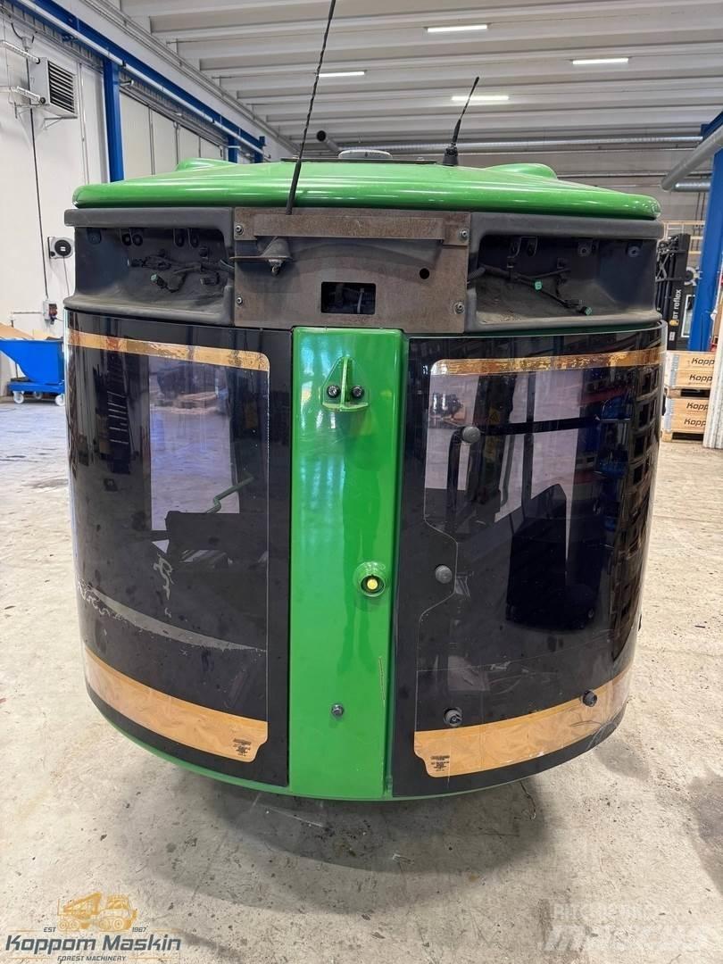 John Deere 1270E Kabiny a interiér