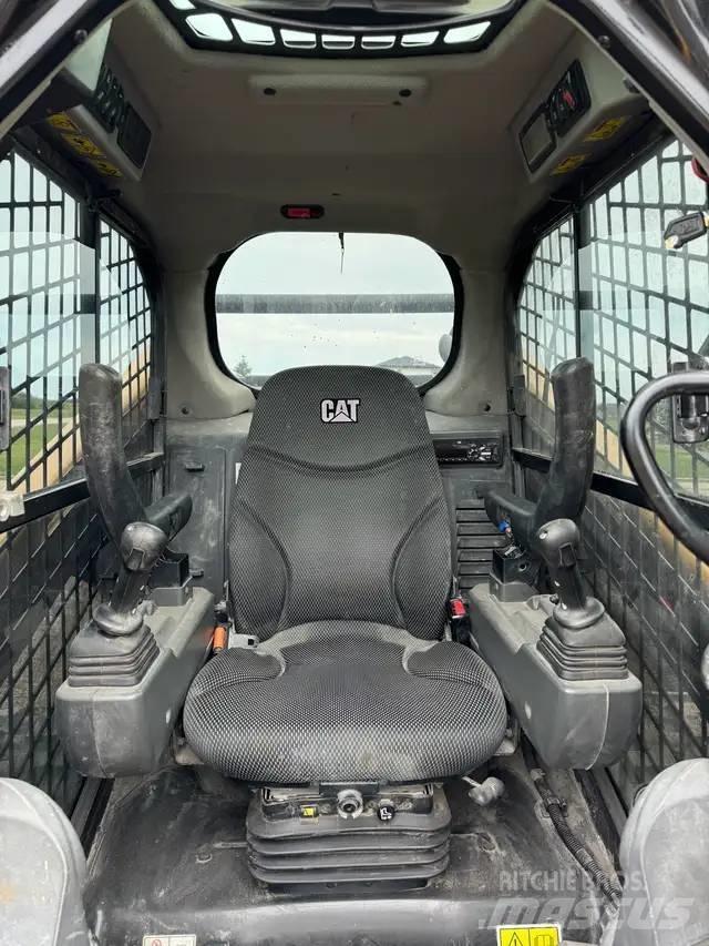CAT 289 D3 Smykem řízené nakladače