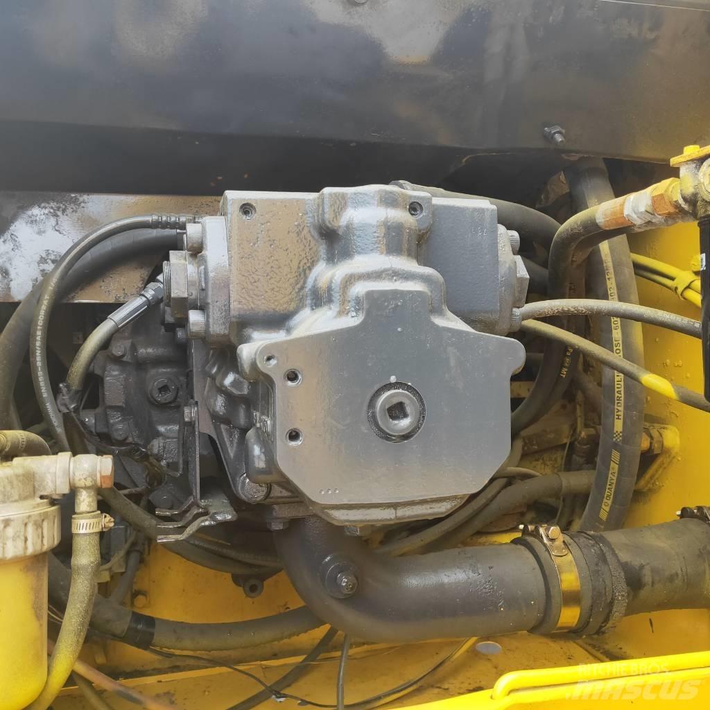Komatsu PC200-7 Pásová rýpadla