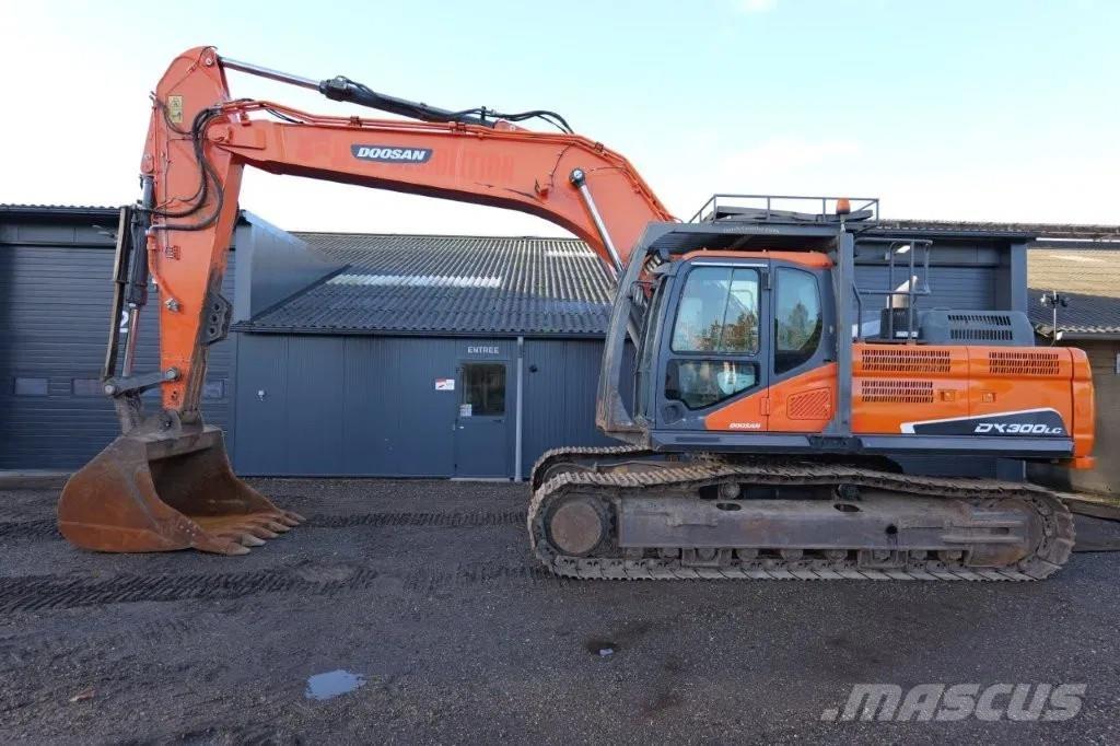 Doosan DX300LC Pásová rýpadla