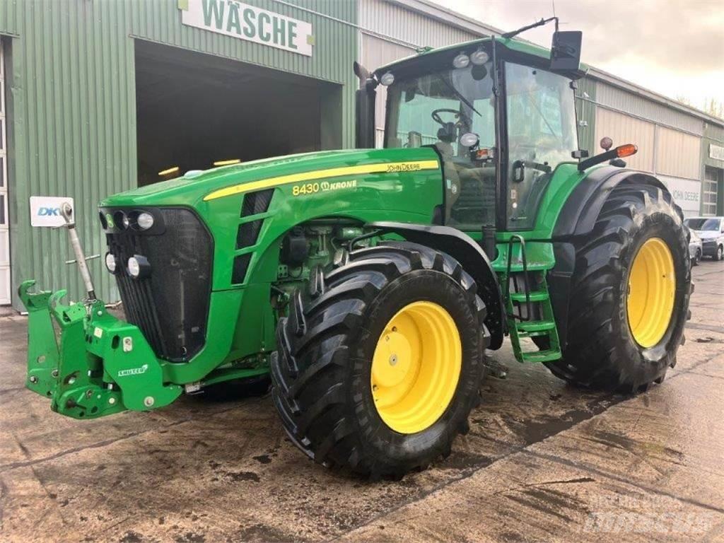 John Deere 8430 Traktory