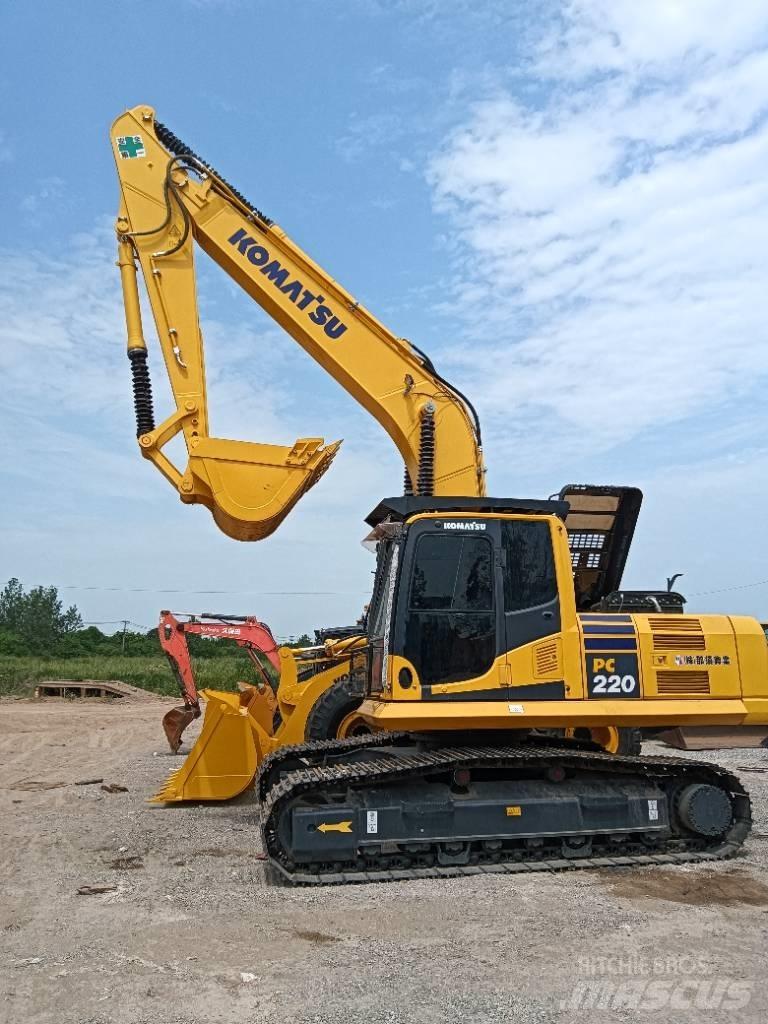 Komatsu PC 220-8 Pásová rýpadla