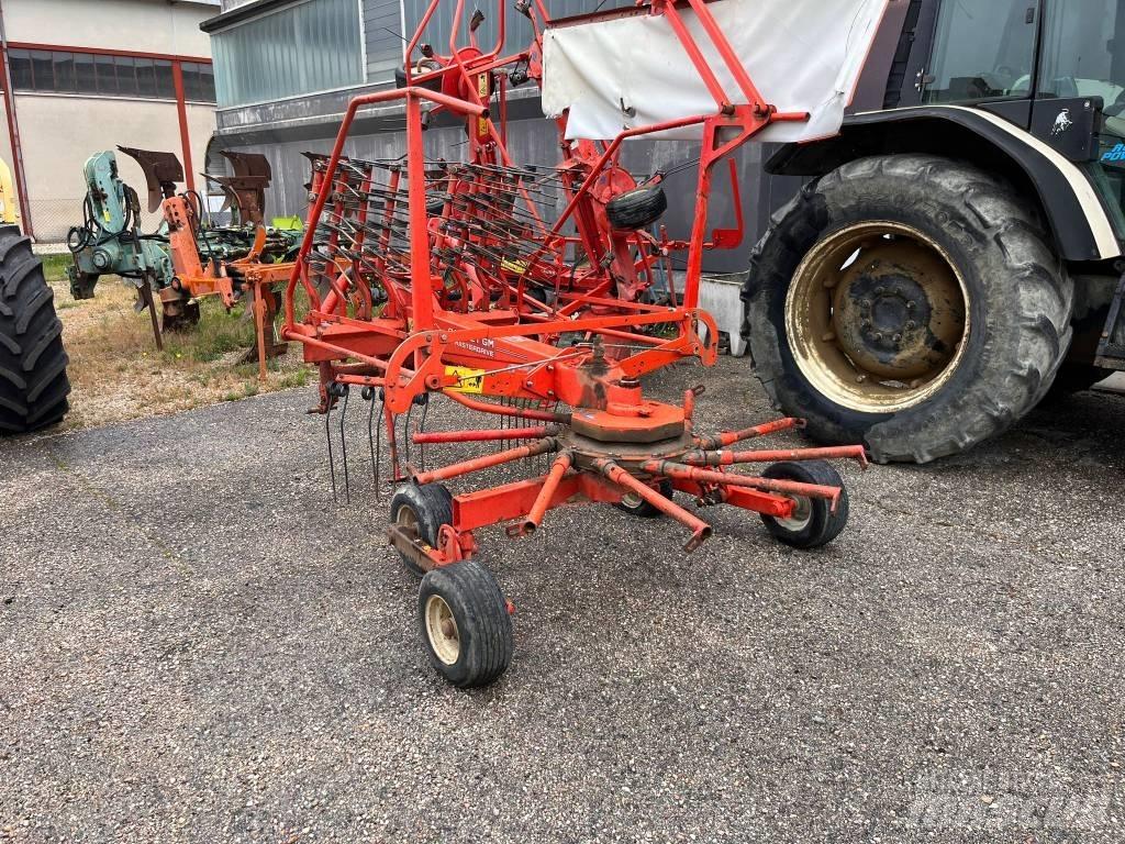 Kuhn GA 4121 G M Obraceče a shrabovače sena
