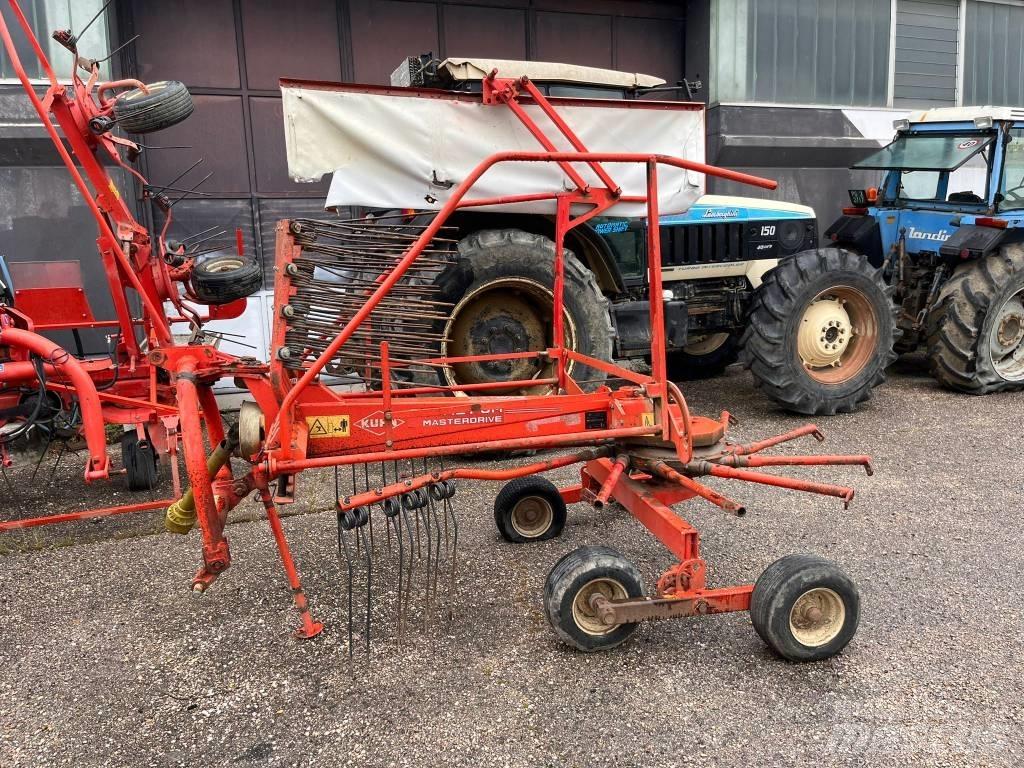 Kuhn GA 4121 G M Obraceče a shrabovače sena