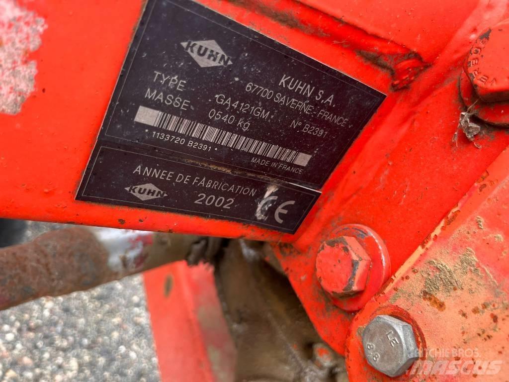 Kuhn GA 4121 G M Obraceče a shrabovače sena