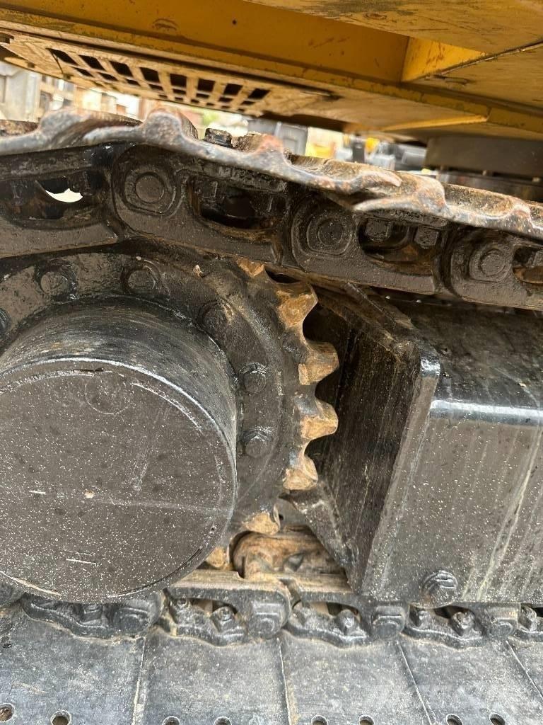 CAT 305.5 Mini rýpadla < 7t