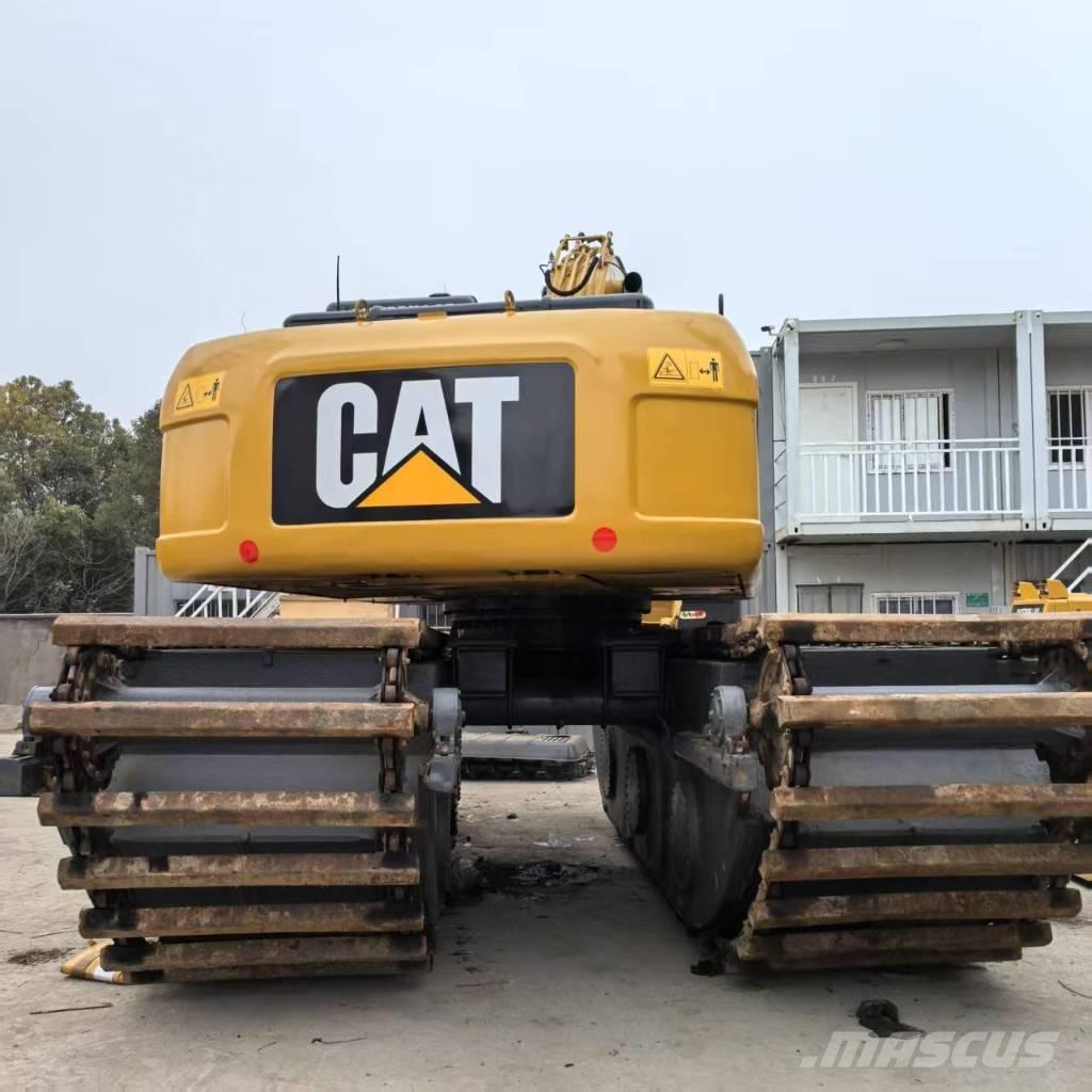 CAT 320 D Obojživelná rypadla