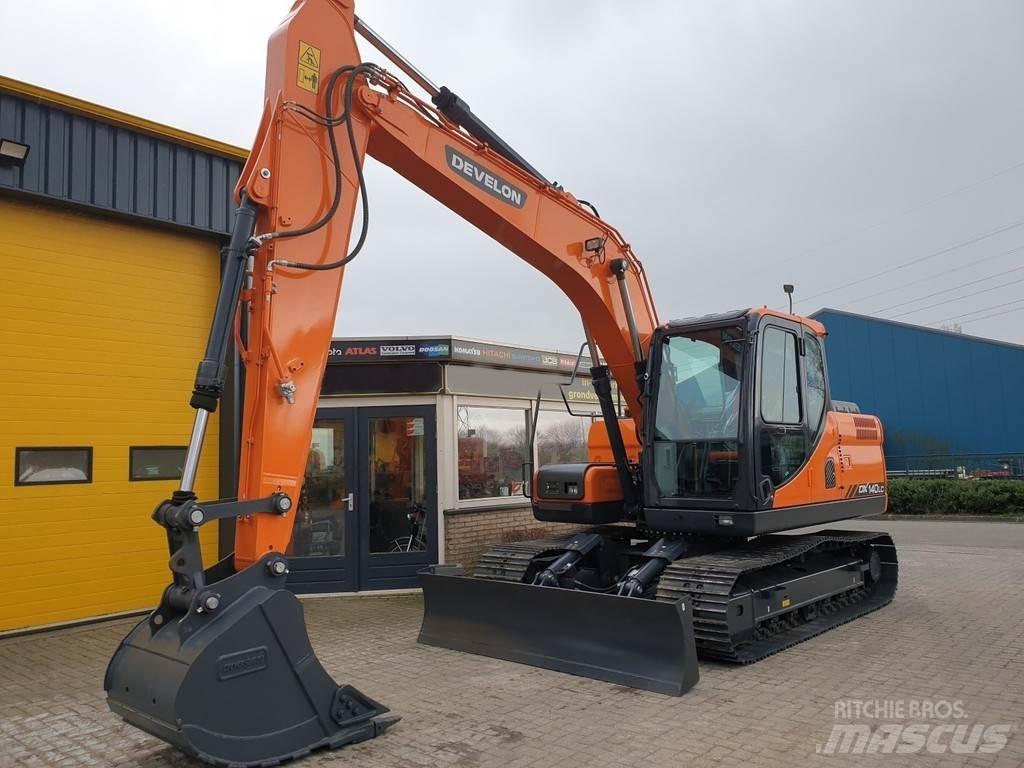 Develon DX140LC Pásová rýpadla