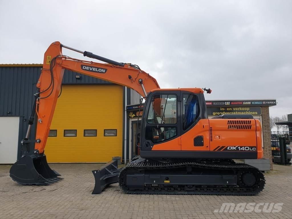 Develon DX140LC Pásová rýpadla