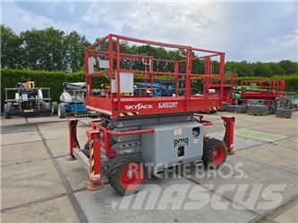 SkyJack SJ 6832 RT Nůžková zvedací plošina