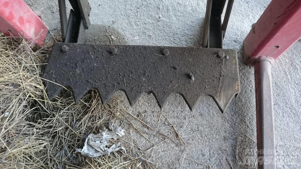 TKS BALESTRIP Krmítka, krmné žlaby