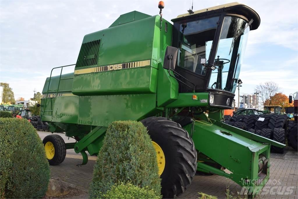 John Deere 1065 Sklízecí mlátičky