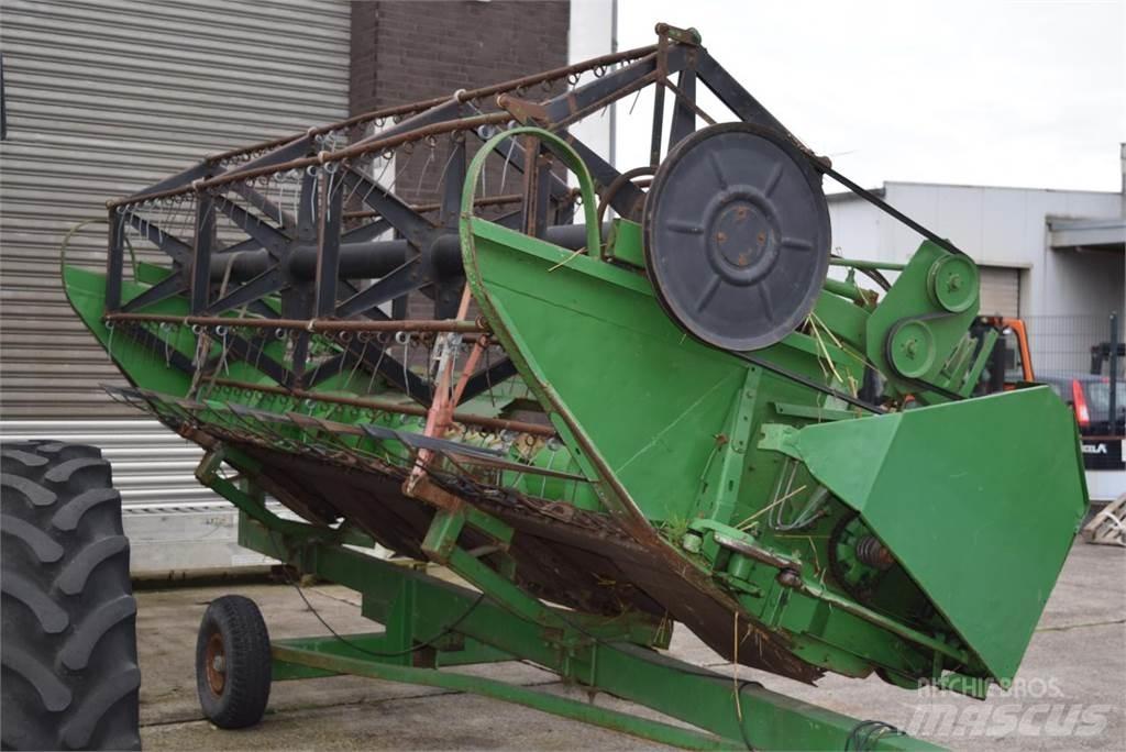John Deere 1065 Sklízecí mlátičky