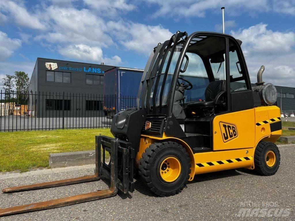 JCB TLT30 Teleskopické kolové nakladače
