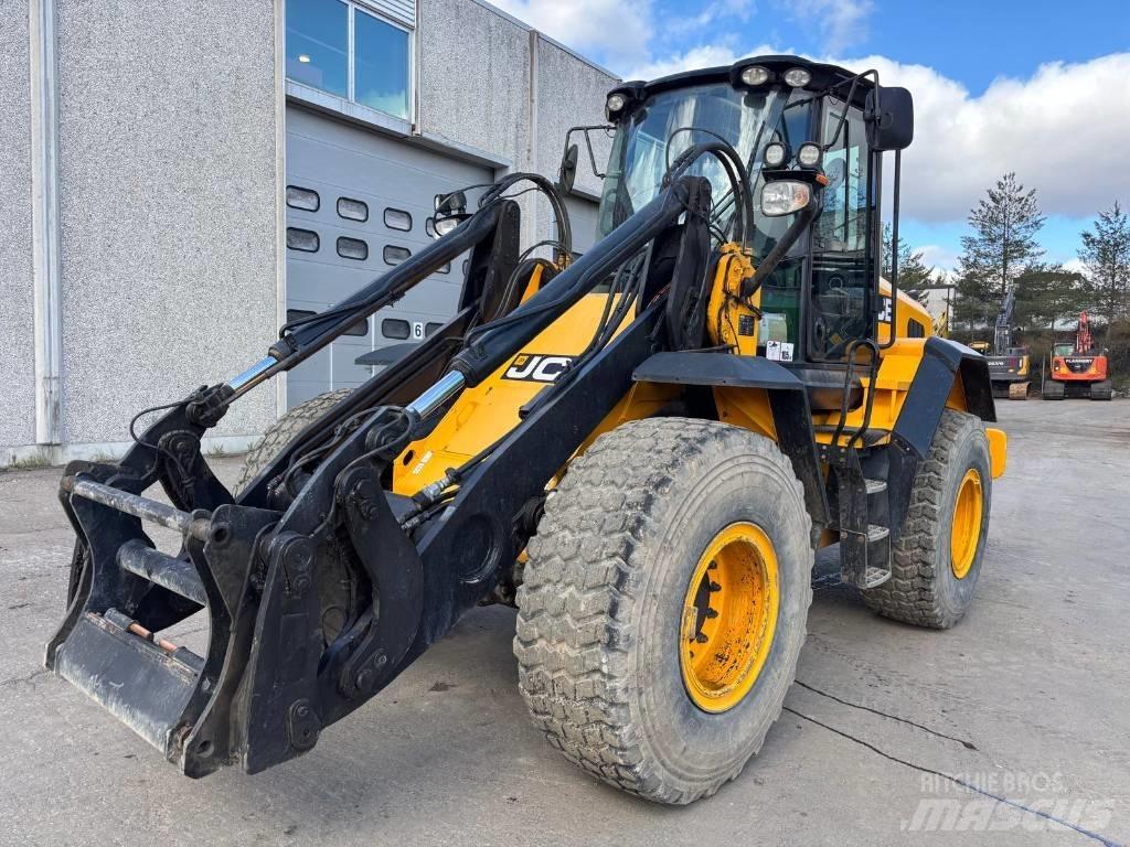 JCB 437 HT Kolové nakladače