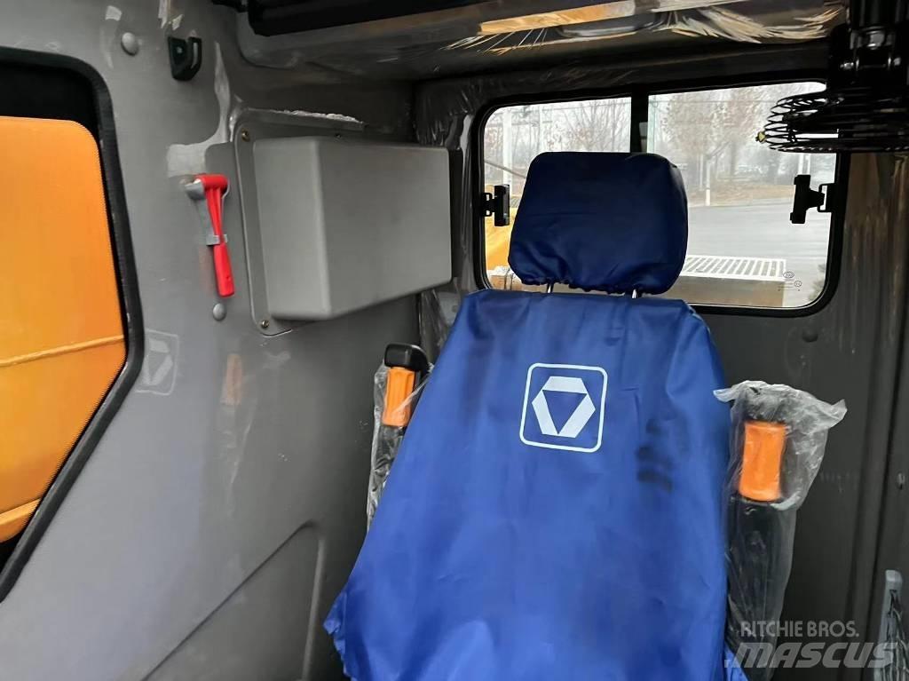 XCMG XCT 25 Univerzální terénní jeřáby