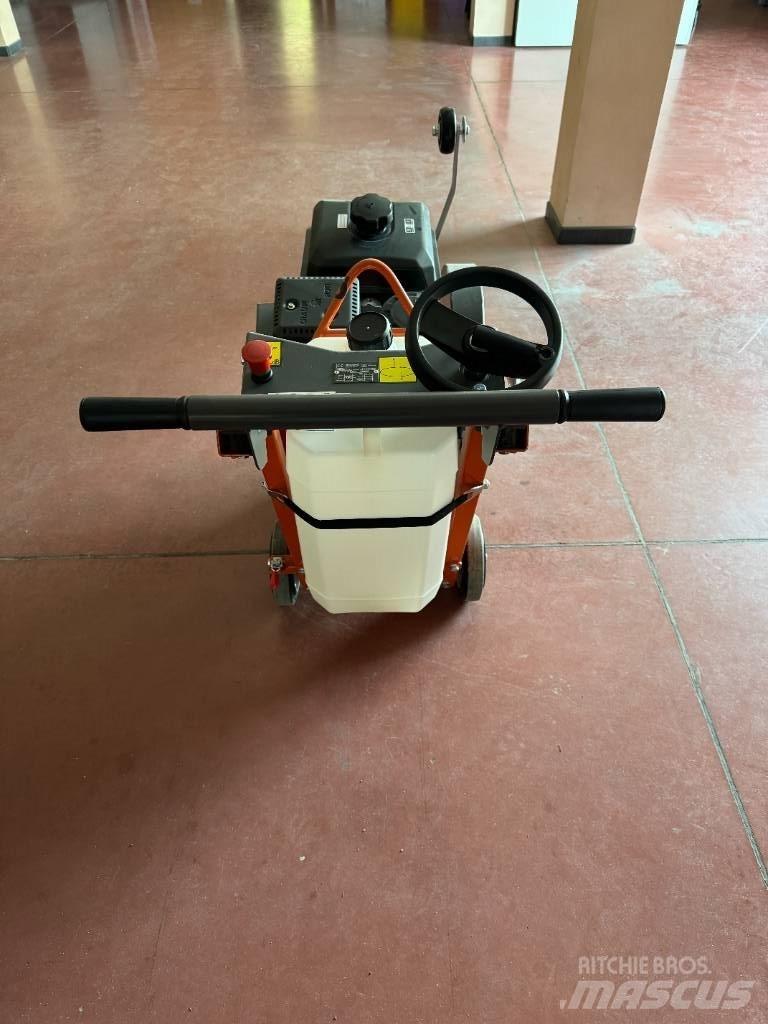 Husqvarna FS 400 Drtiče asfaltu