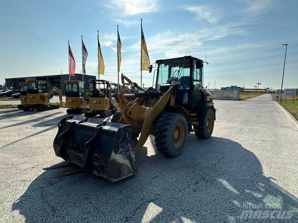 CAT 908M Kolové nakladače