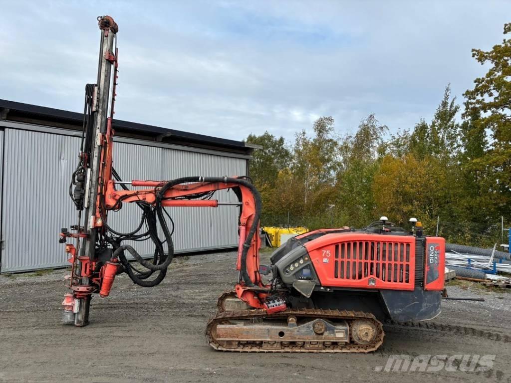 Sandvik Dino DC400Ri Povrchové vrtací stroje