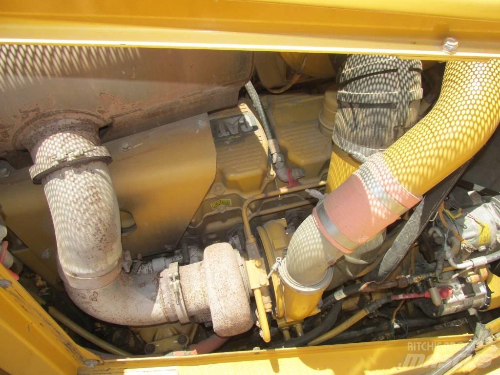 CAT D 8 T Pásové dozery