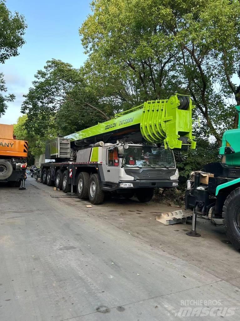 Zoomlion ZAT 2200 V Univerzální terénní jeřáby