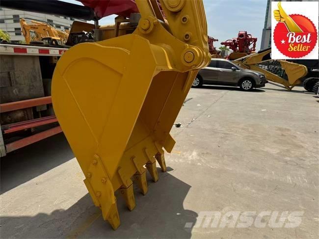 Komatsu PC 220 Pásová rýpadla