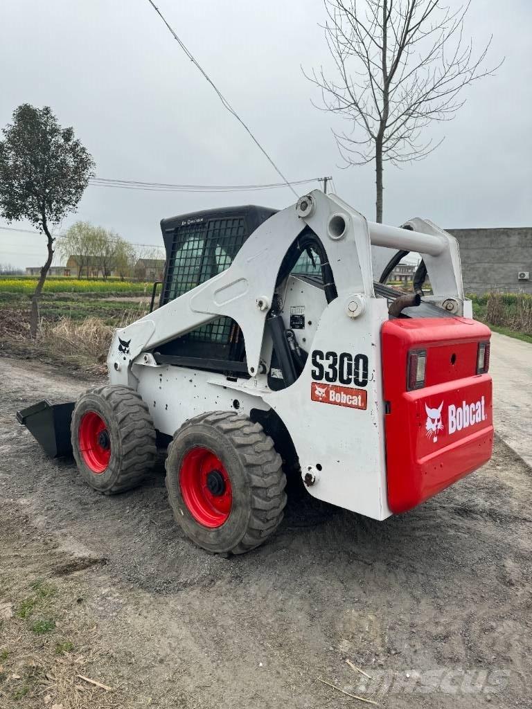 Bobcat S 300 Smykem řízené nakladače