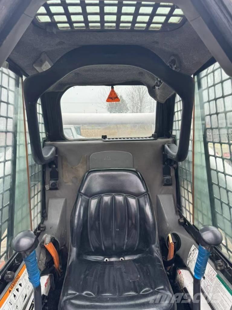 Bobcat S 300 Smykem řízené nakladače