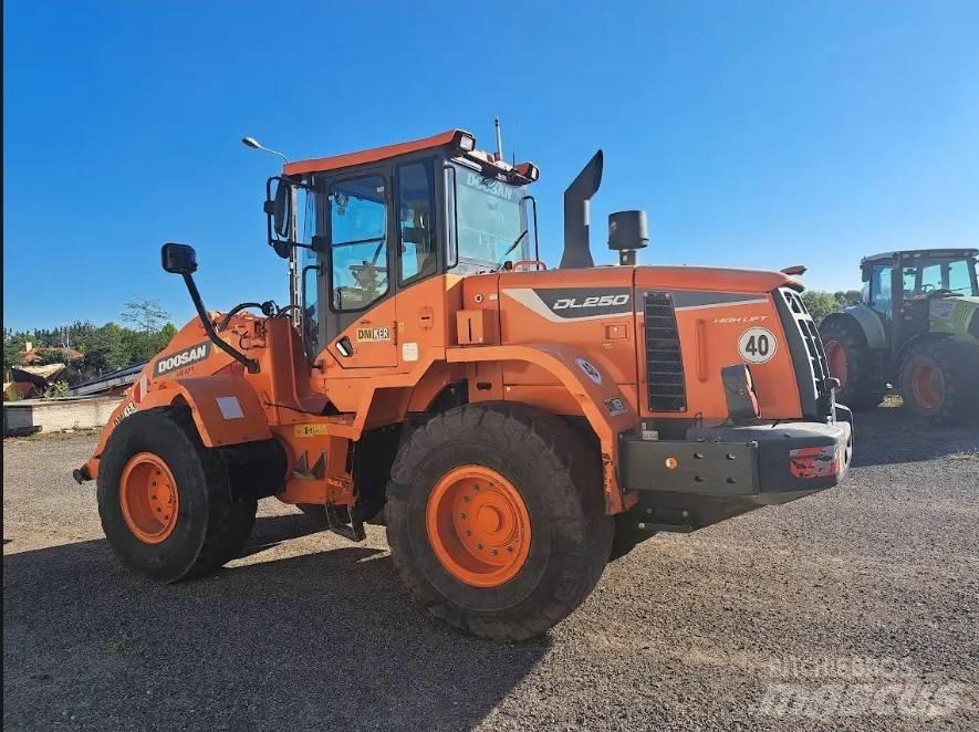 Doosan DL 250-5 Čelní nakladače a rypadla