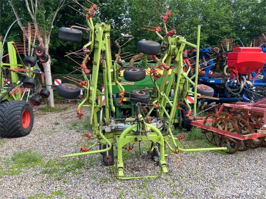 CLAAS VOLTO 870 Obraceče a shrabovače sena