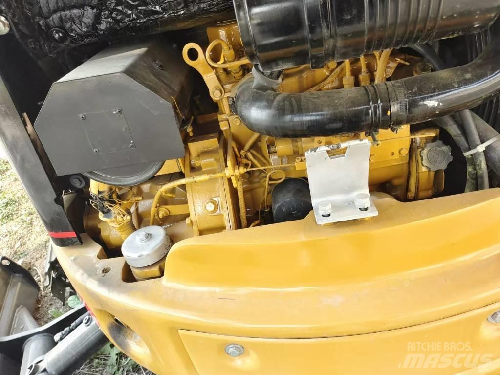 CAT 303 CR Mini rýpadla < 7t